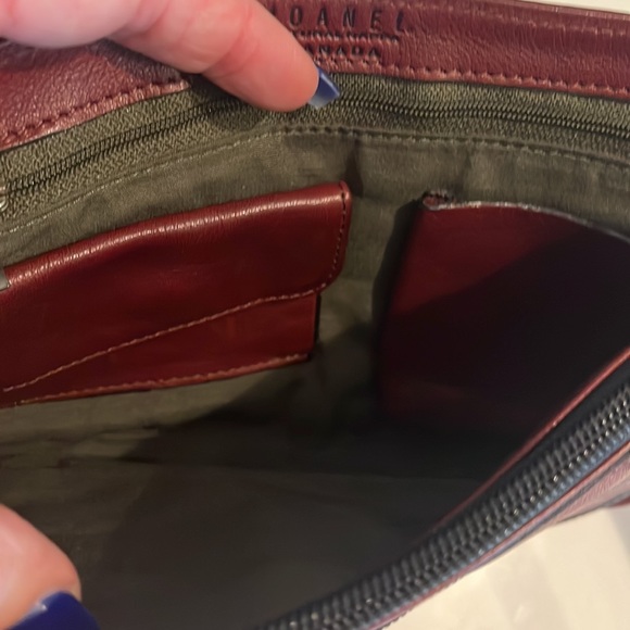 NWT Joanel Canada genuine leather crossbody bag 6 zip pockets, 1 flap inside - Picture 6 of 16